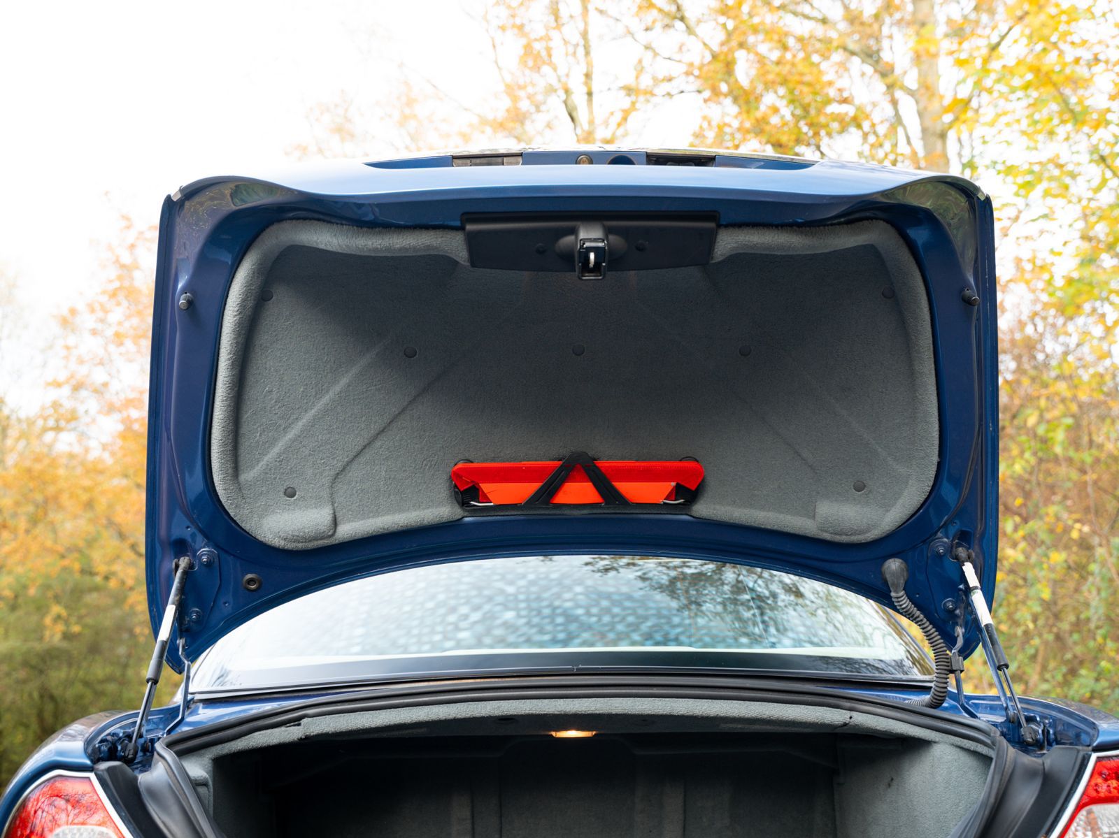 Jaguar XJ recht van achter
