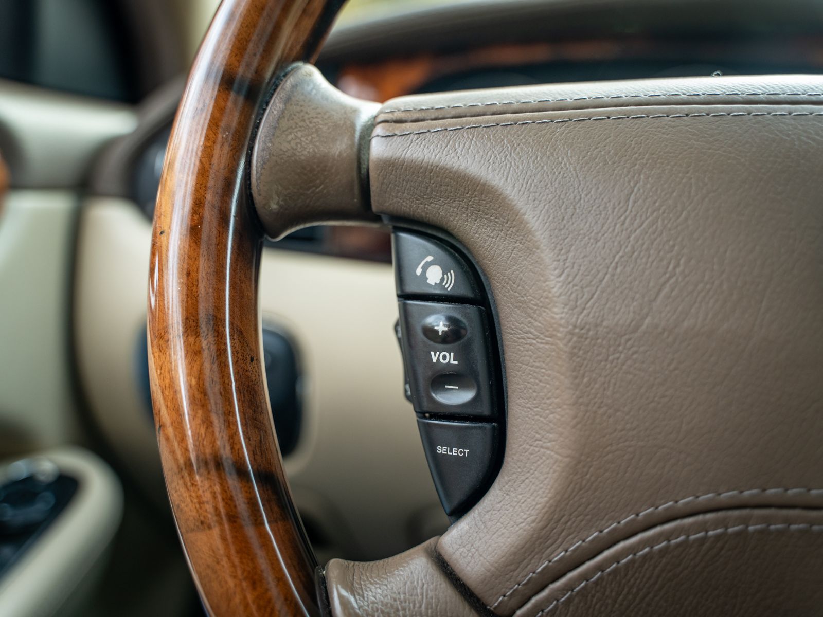 Jaguar XJ dashboard rechterzijde