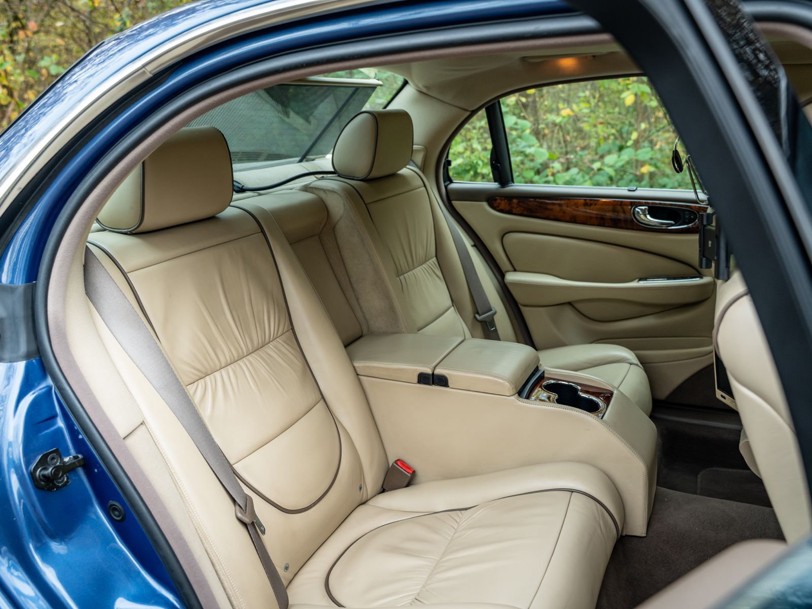 Jaguar XJ achterbank volledig overzicht